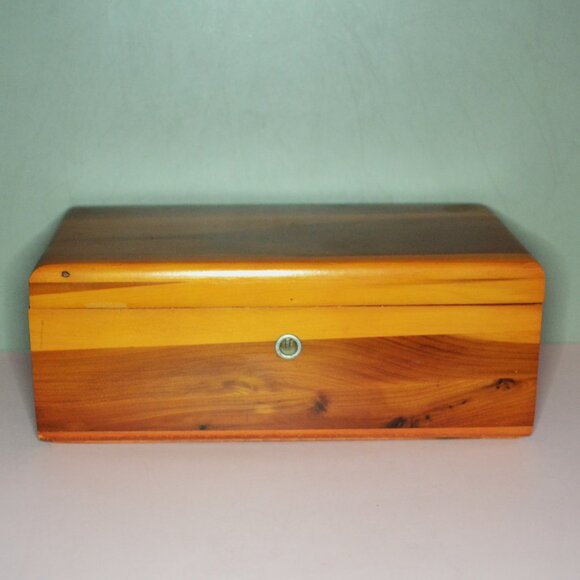 Lane Dresser Top Trinket/Small Items Storage Box Cedar Furniture Store Promo - Picture 1 of 11